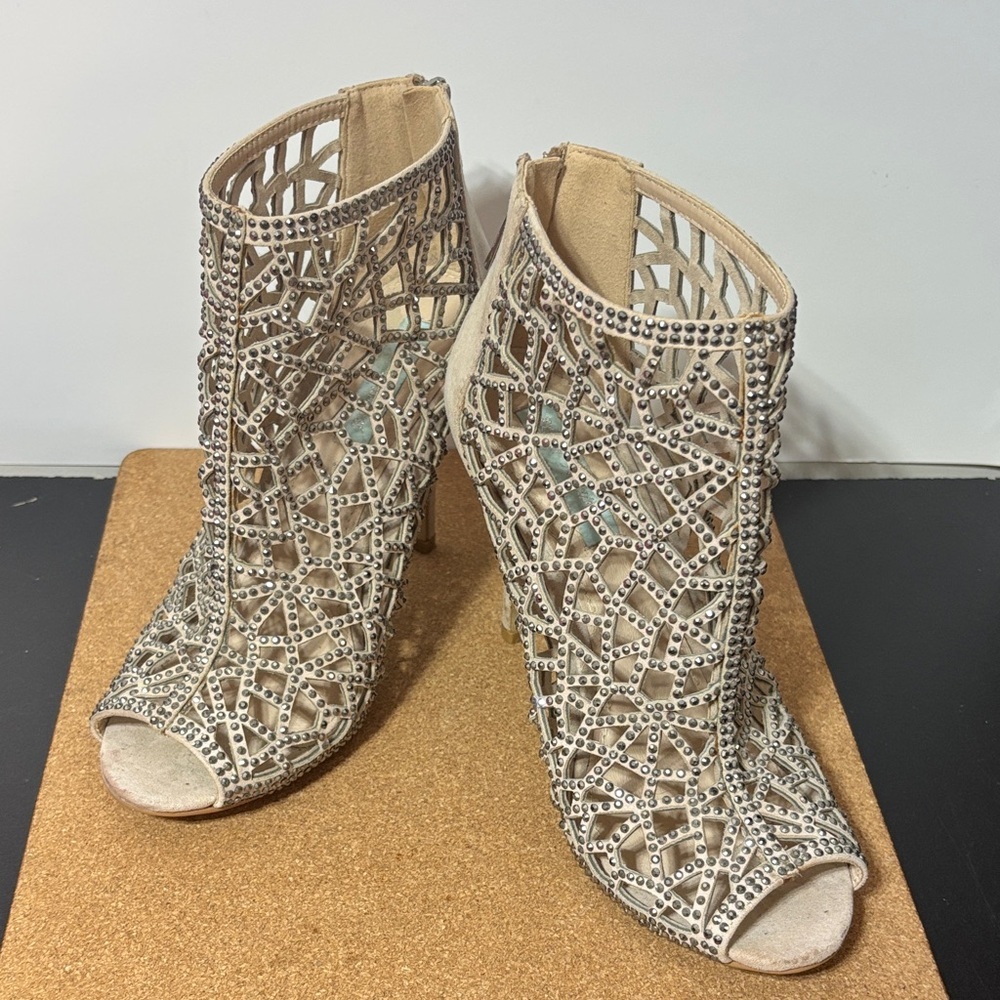 Betsey Johnson 4” Heel Rhinestone Intricate Cut-out Design Peep Toe Size 11